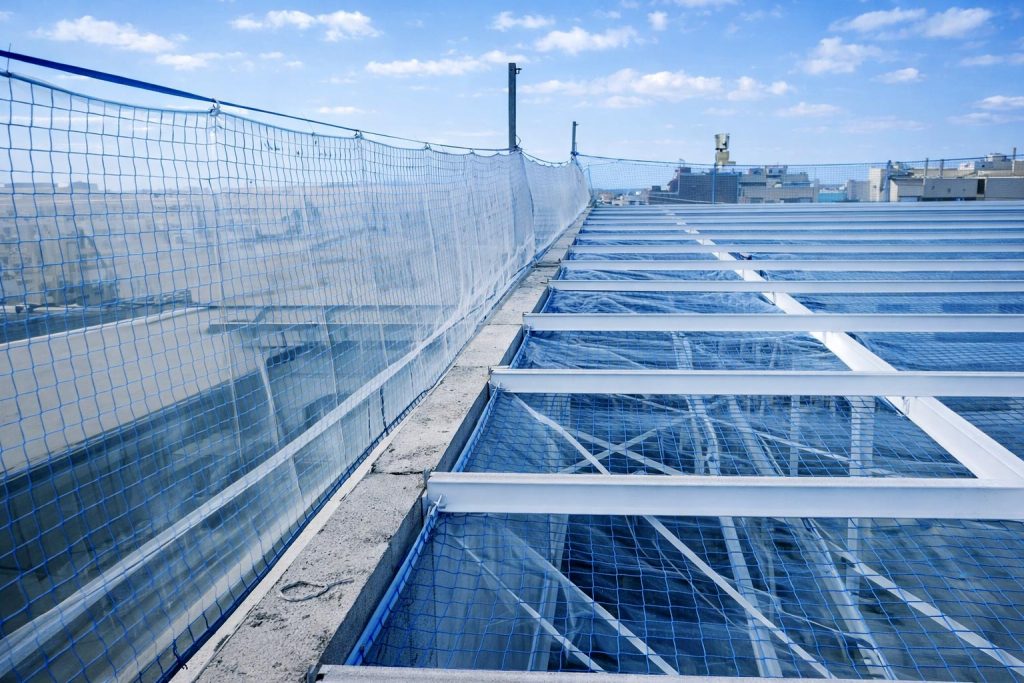 Estructura-metálica-y-red-de-seguridad-Obra-Industrial-Gravity-Works